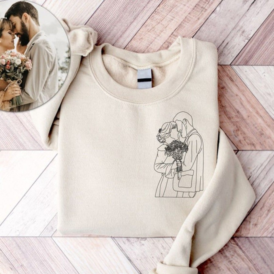 Custom Favoshape | Personalized Outline Portrait Sweatshirt Anniversary Couple Crewneck Gift